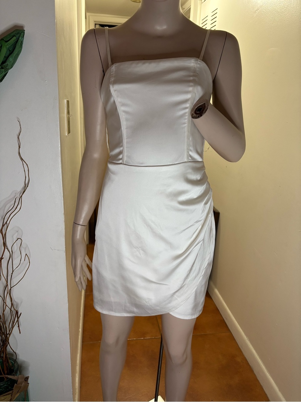 Hollister women’s mini dress spaghetti straps satin finish form fitting New